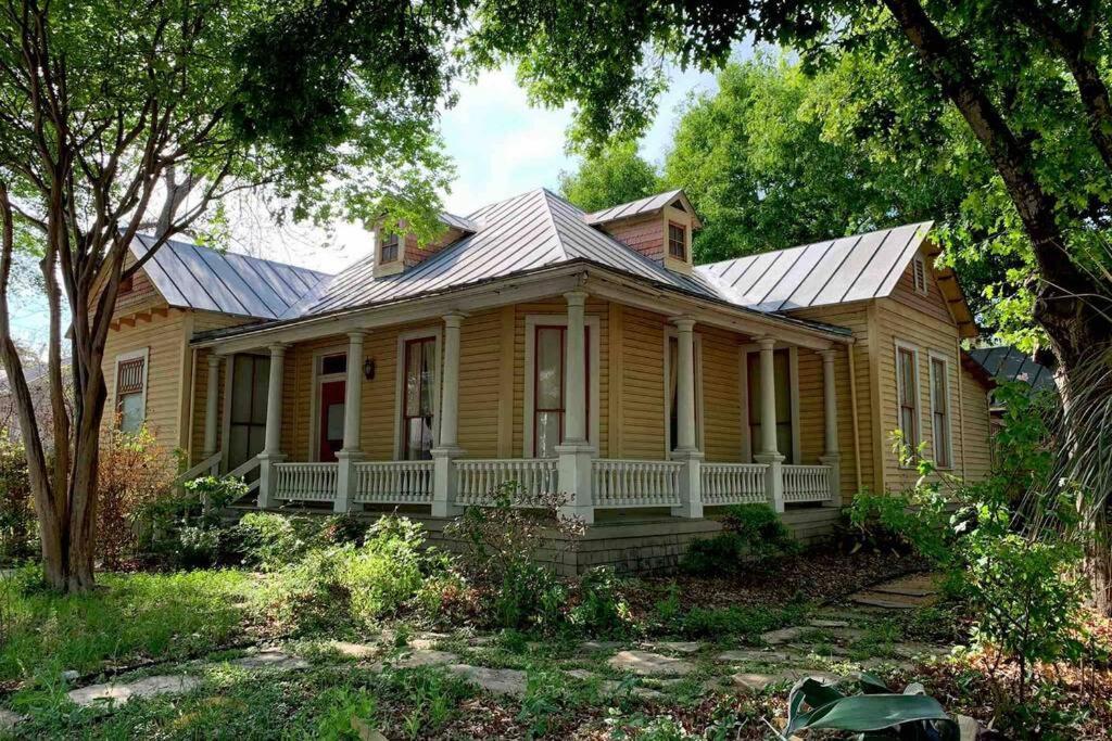 321# Downtown Antique Rose House San Antonio