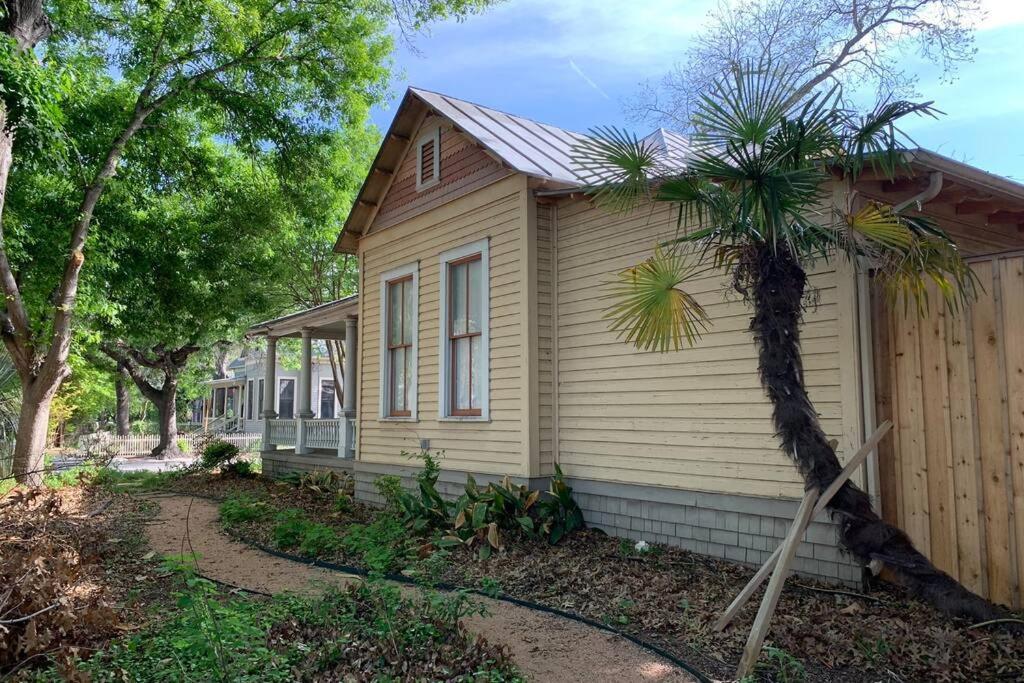 Holiday home 321# Downtown Antique Rose House *